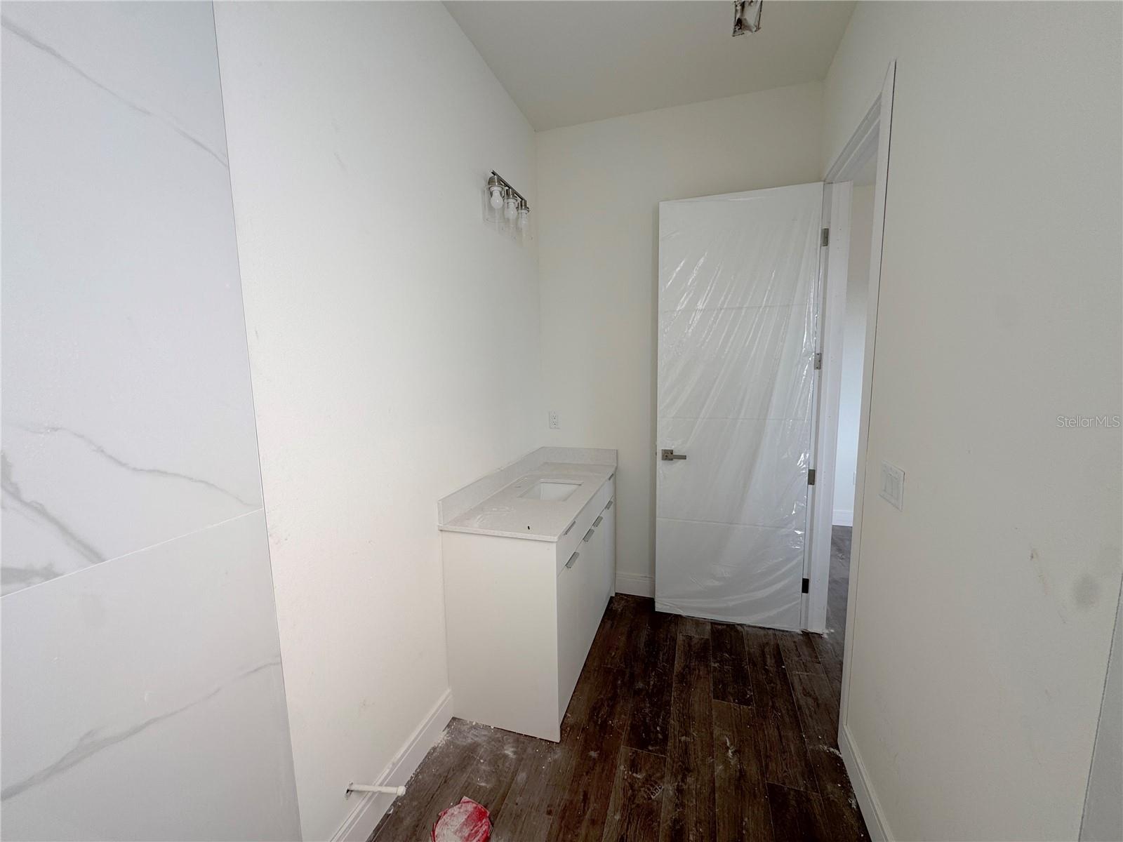 O6380479 Property Photo 13