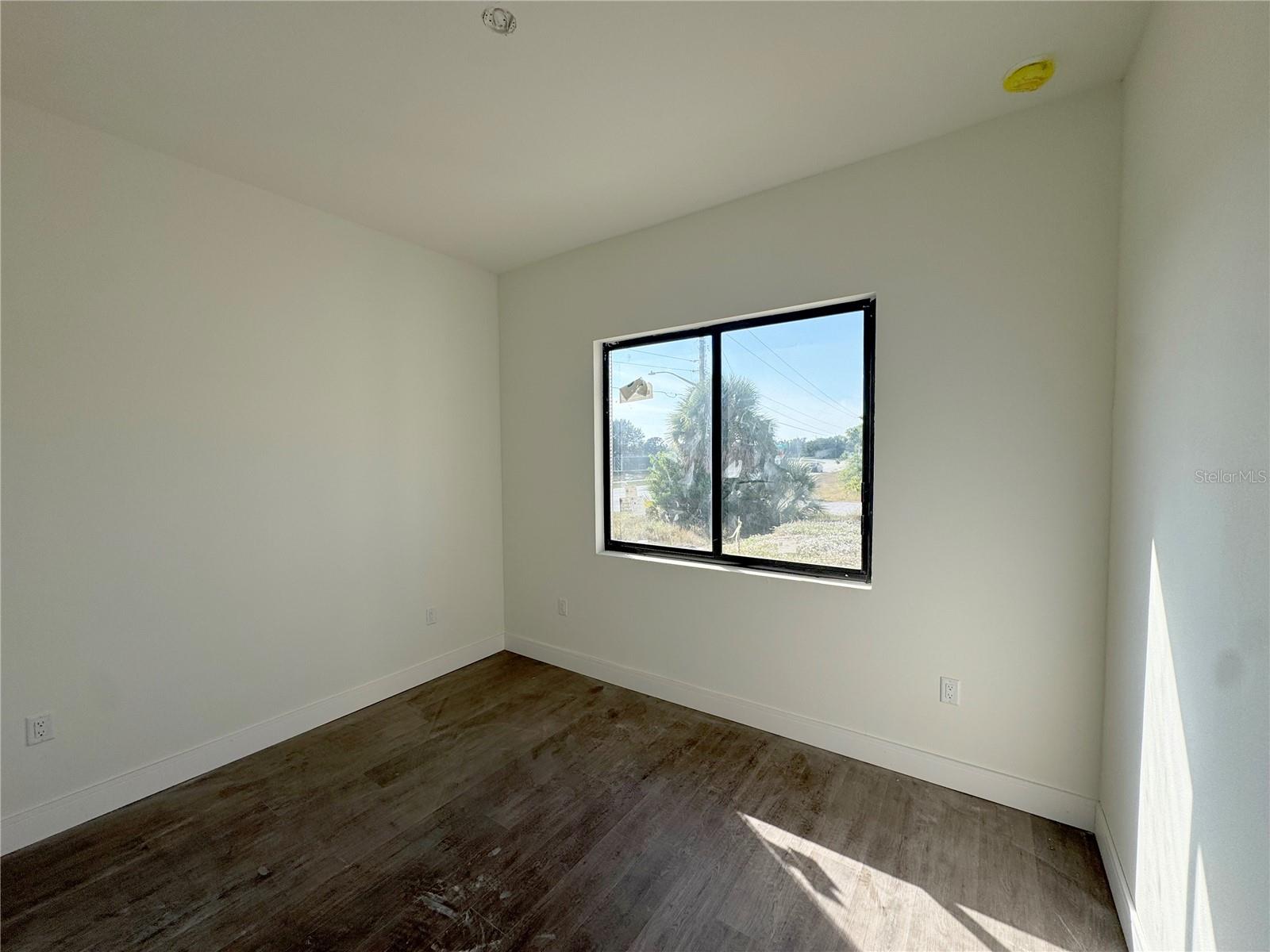 O6380479 Property Photo 14