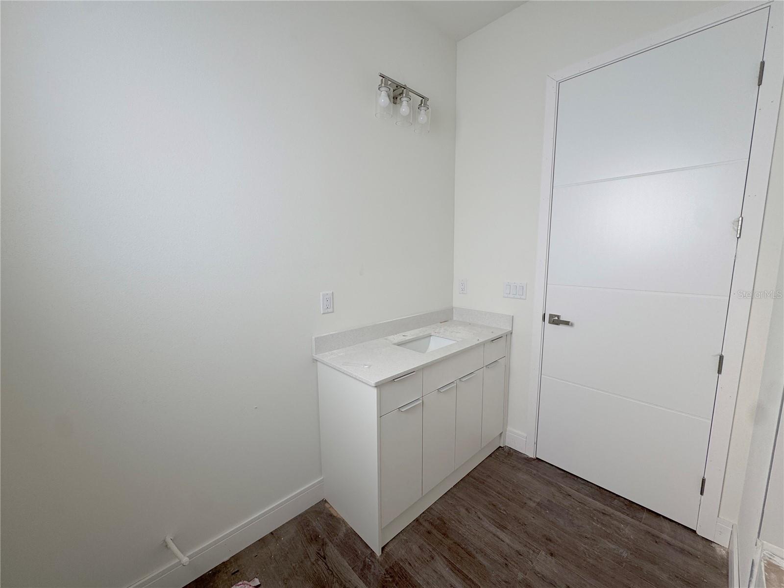 O6380479 Property Photo 16