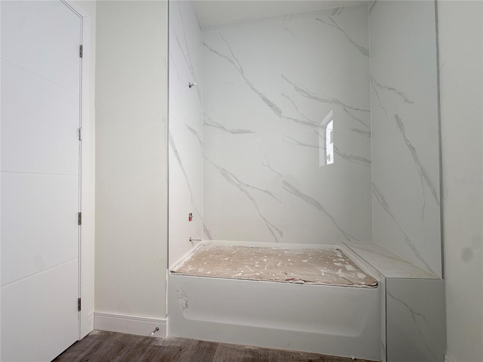 O6380479 Property Photo 17