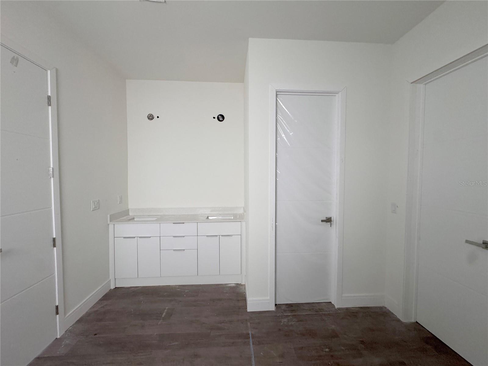 O6380479 Property Photo 22