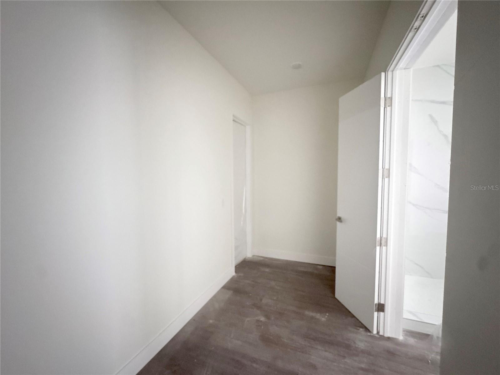 O6380479 Property Photo 24