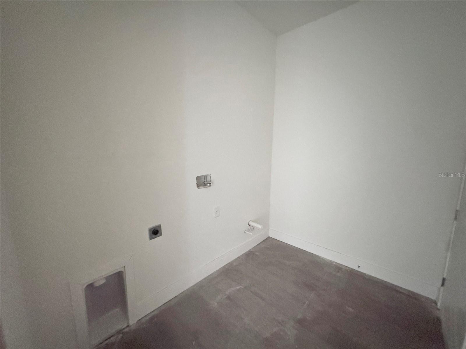 O6380479 Property Photo 25