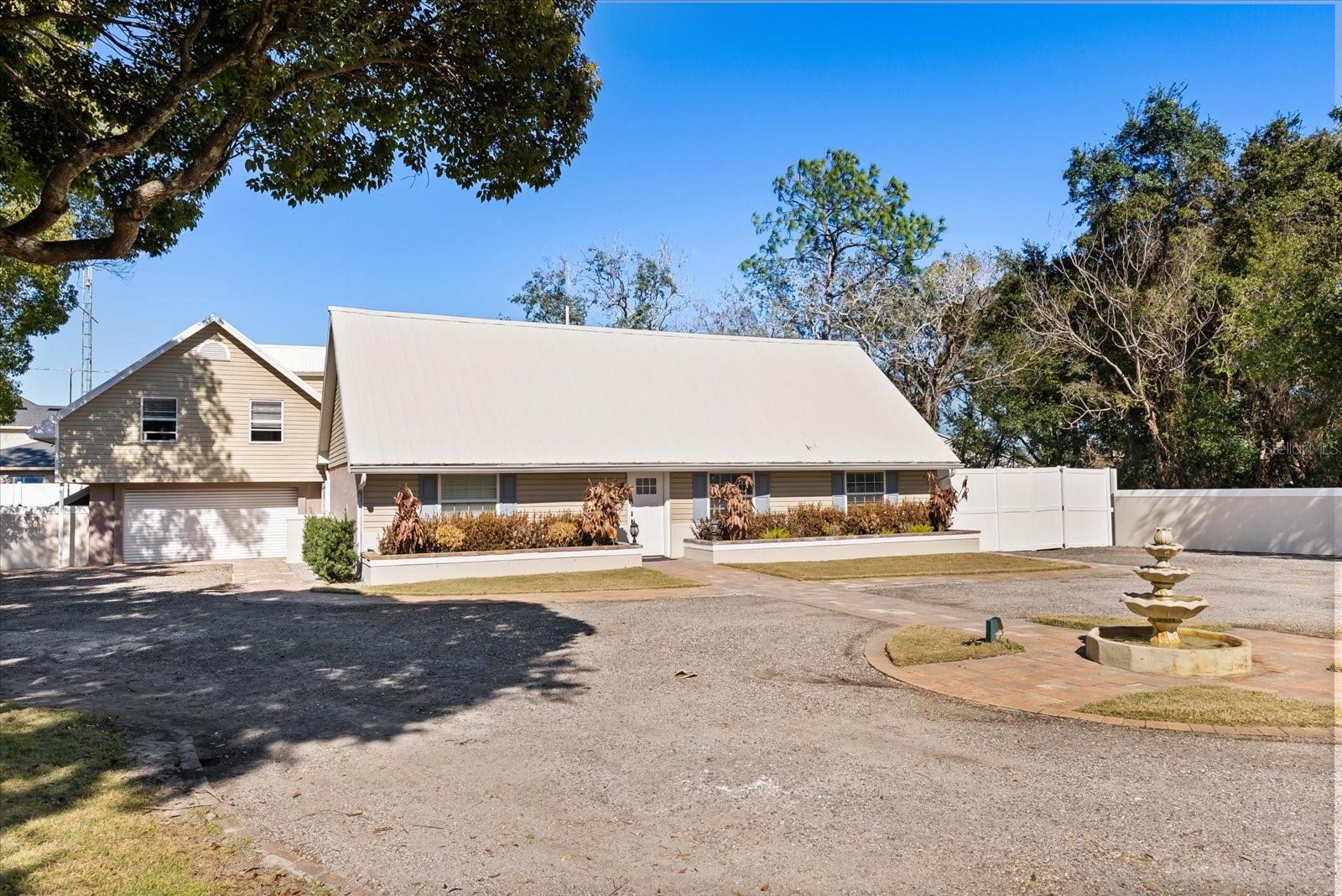 8255 Lake Underhill Rd Property Photo