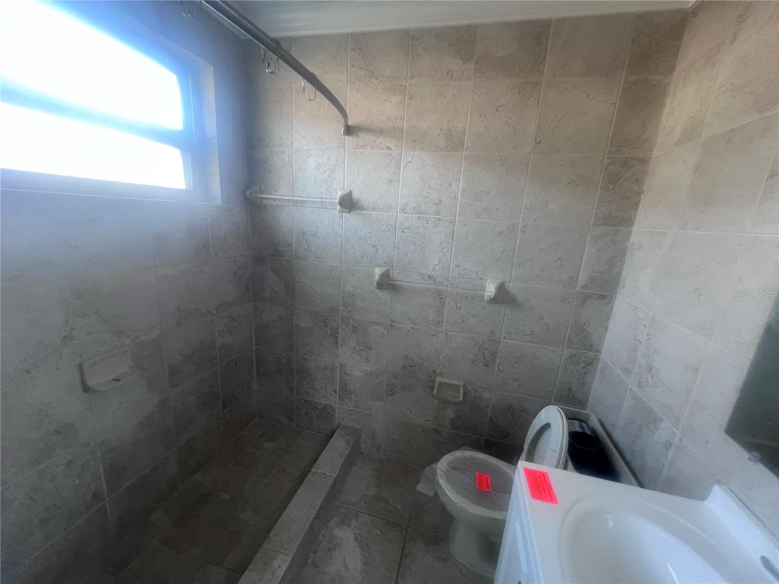 323 Scotland Dr Property Photo 5