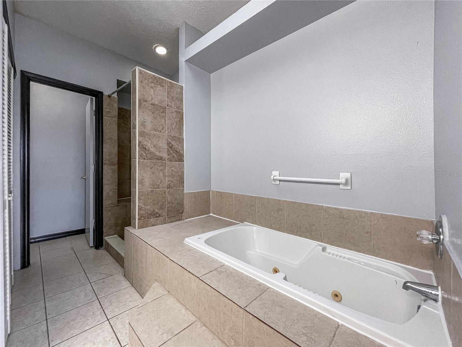 402 Orchid Dr #main Unit Property Photo 11