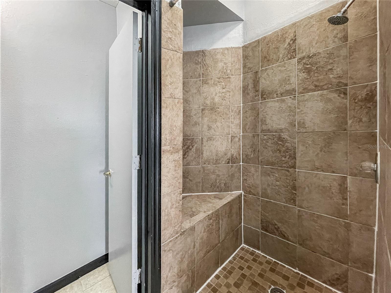 402 Orchid Dr #main Unit Property Photo 12