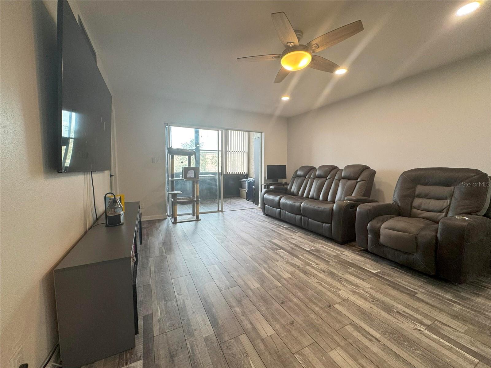 11485 Oakhurst Rd #-211 Property Photo 4