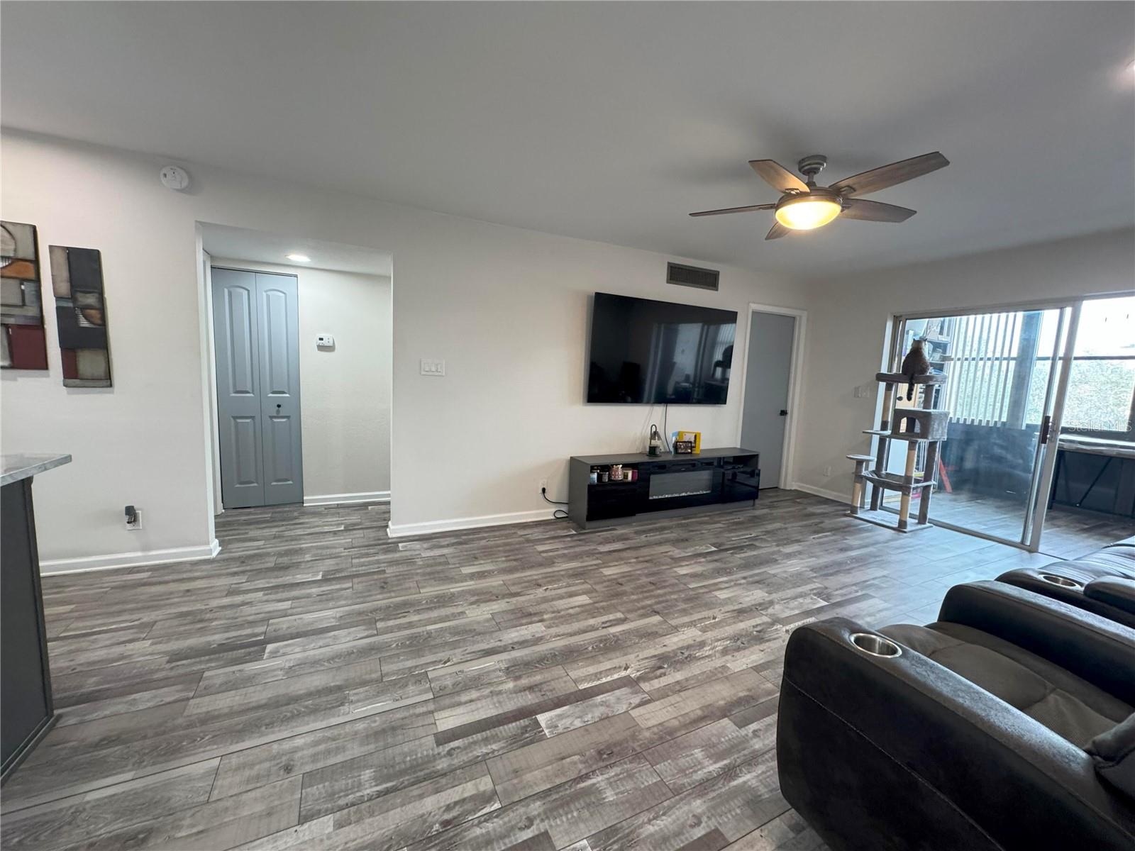 11485 Oakhurst Rd #-211 Property Photo 5