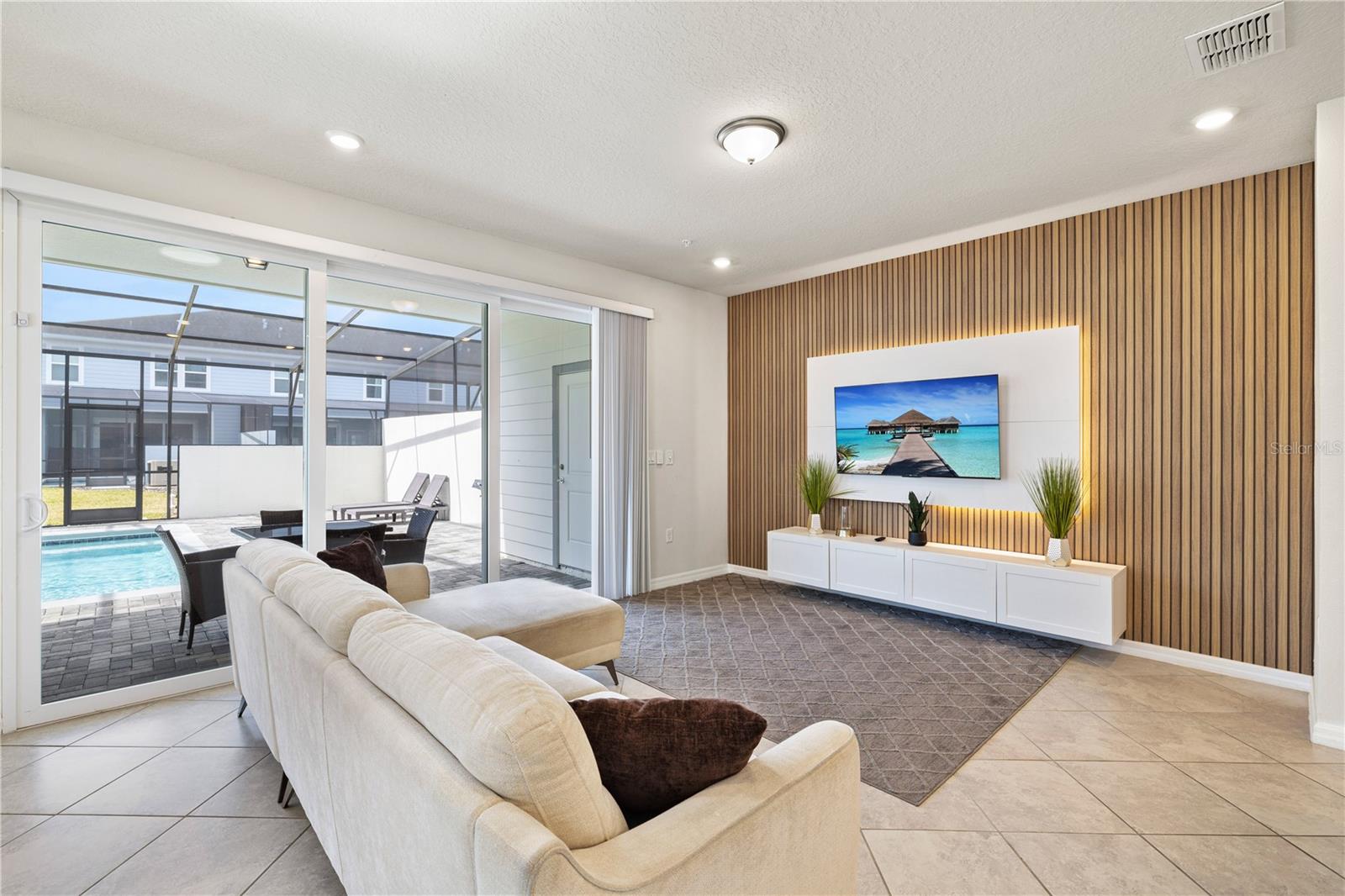 1277 Blue Island Dr Property Photo 17