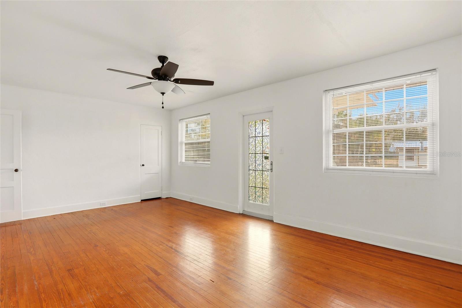 404 W Whidden St Property Photo 4