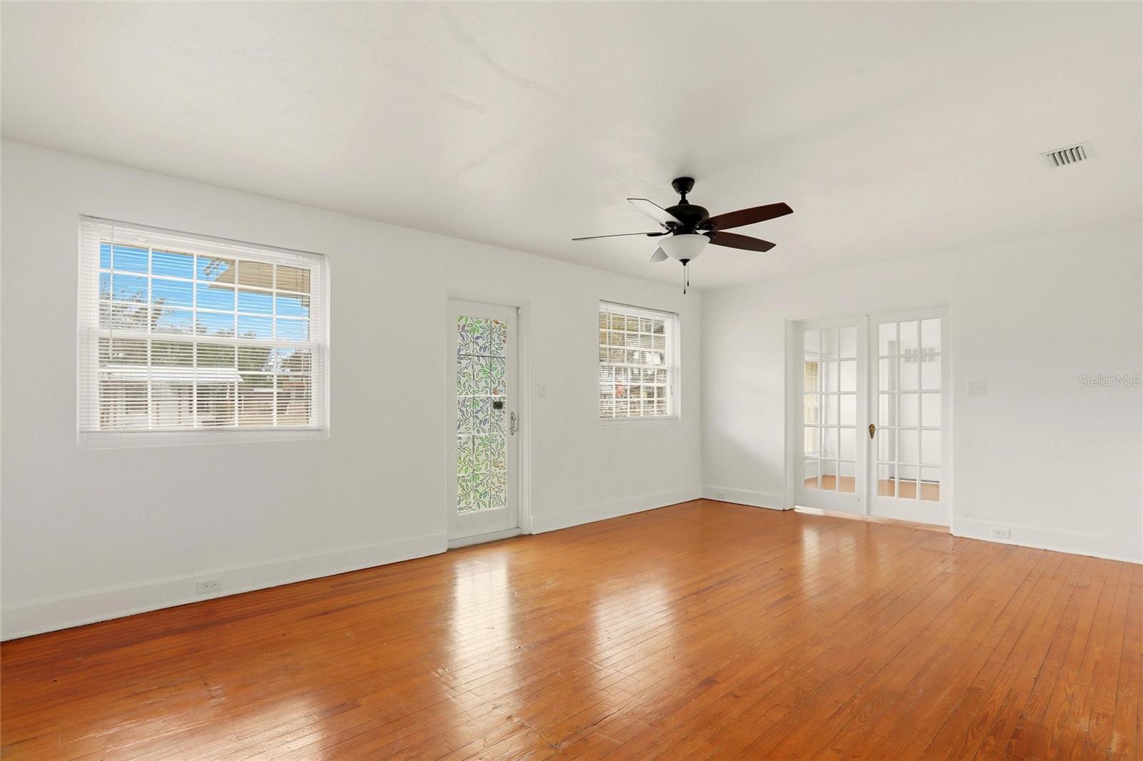 404 W Whidden St Property Photo 13