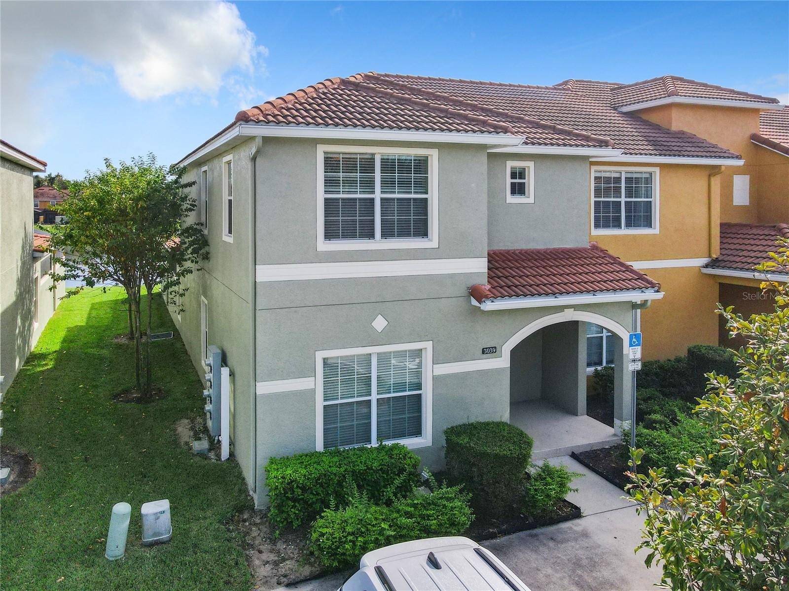 3039 Beach Palm Ave Property Photo 3