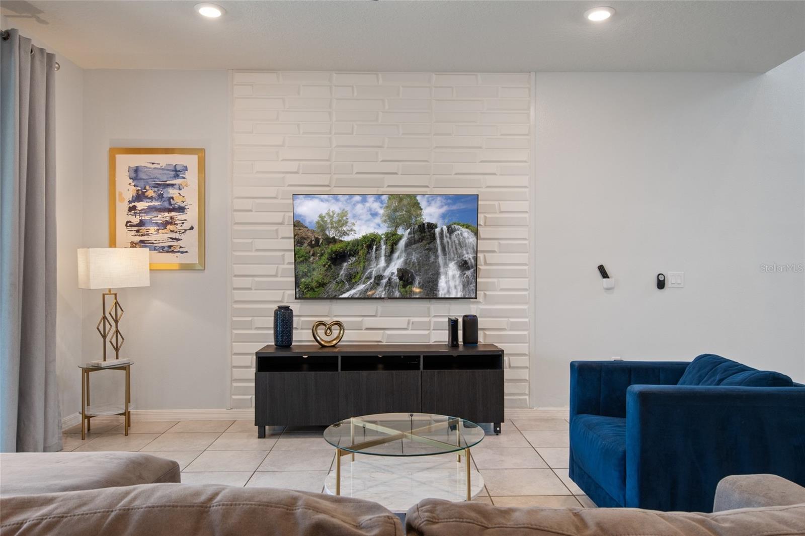 7364 Oakmoss Loop Property Photo 8