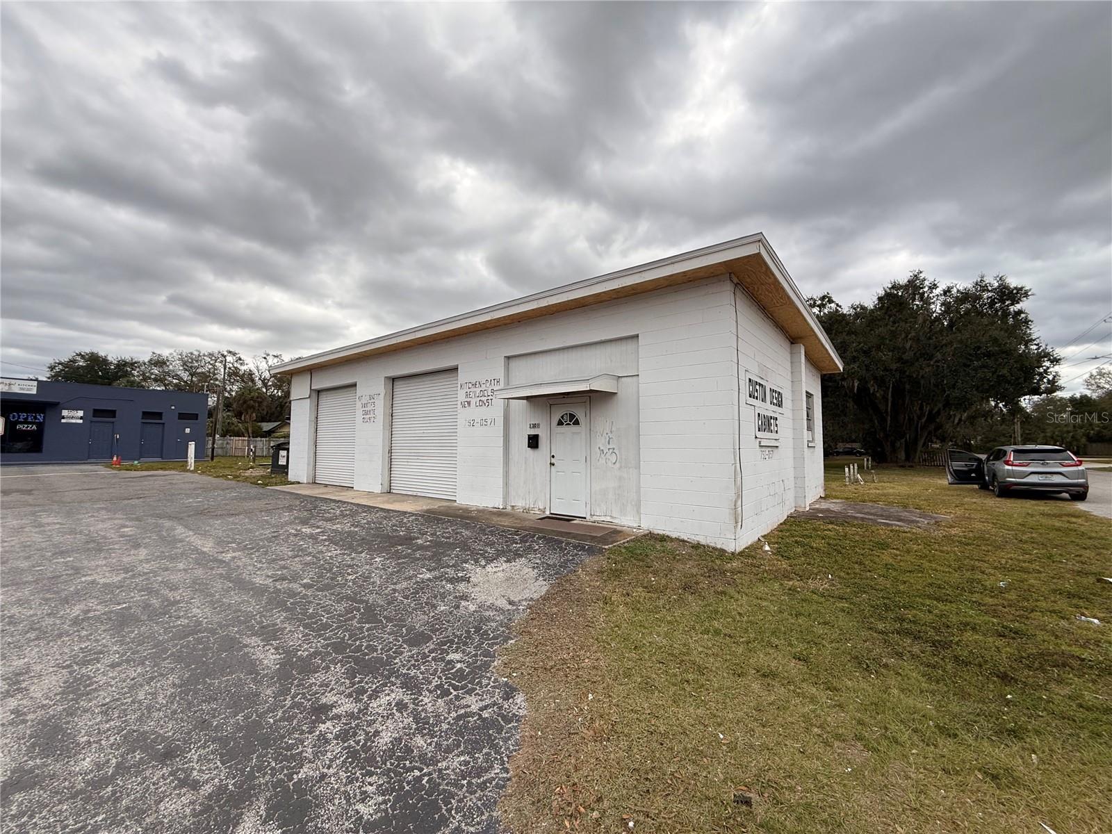 1305 E Baker St Property Photo 4