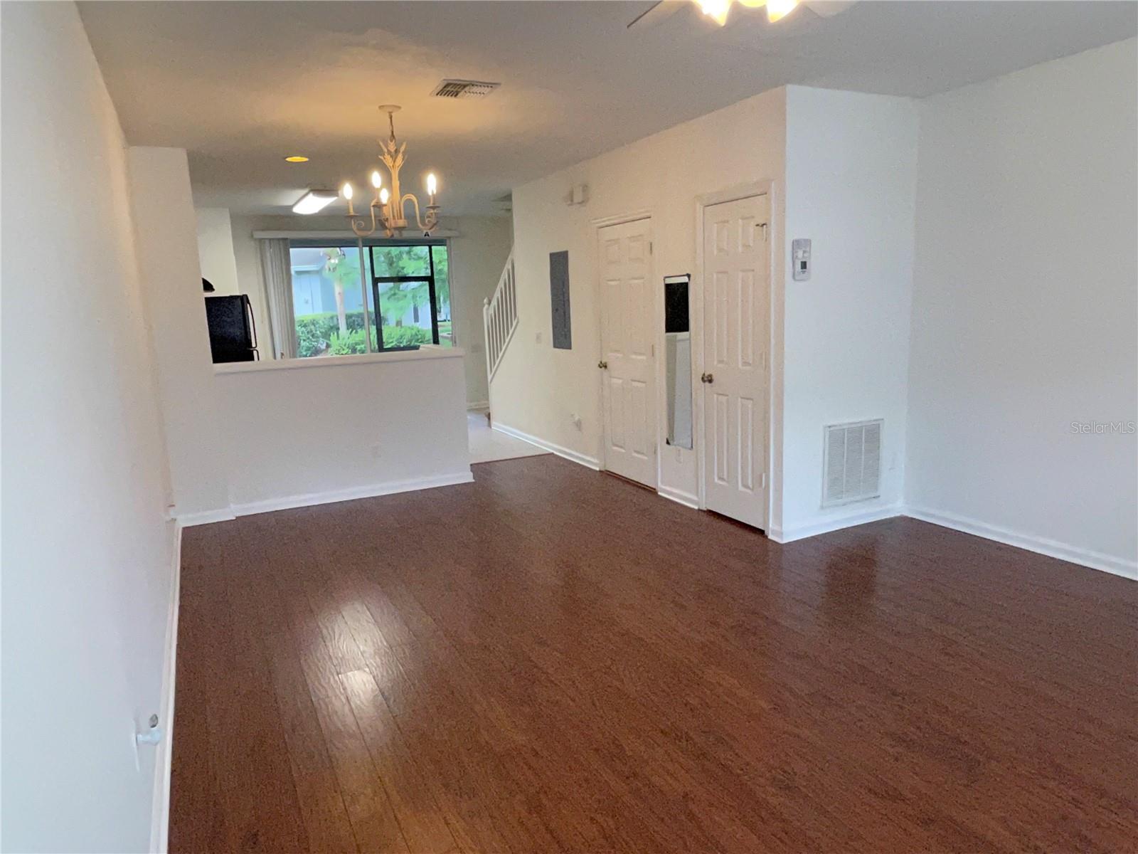 803 Shropshire Loop Property Photo 7