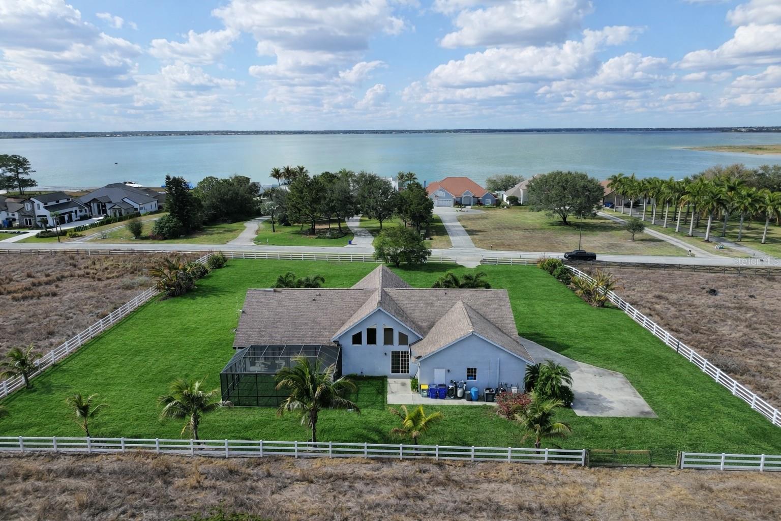 186 S BEAR POINTE DR