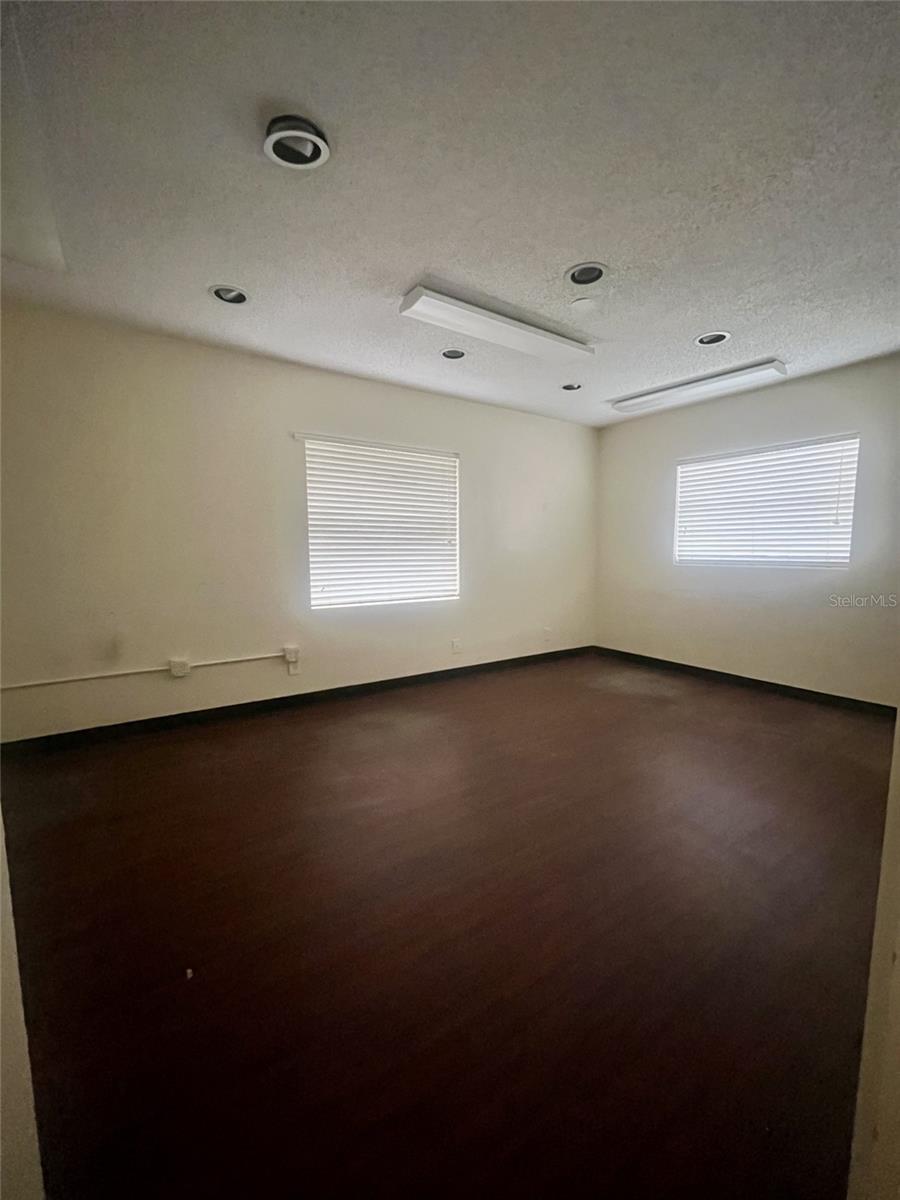 130 E 1st St Property Photo 6