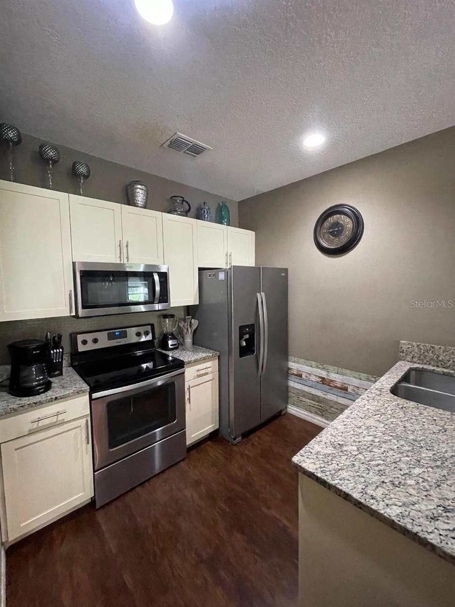 9004 Shine Dr Property Photo 10