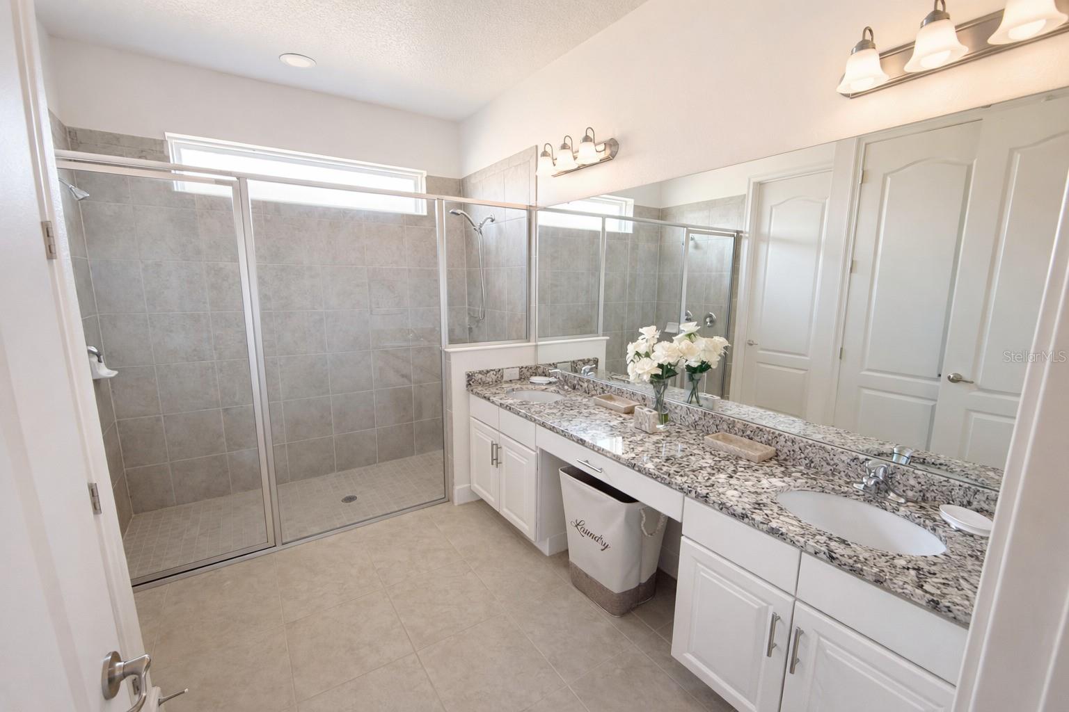 4084 Oaktree Dr Property Photo 17