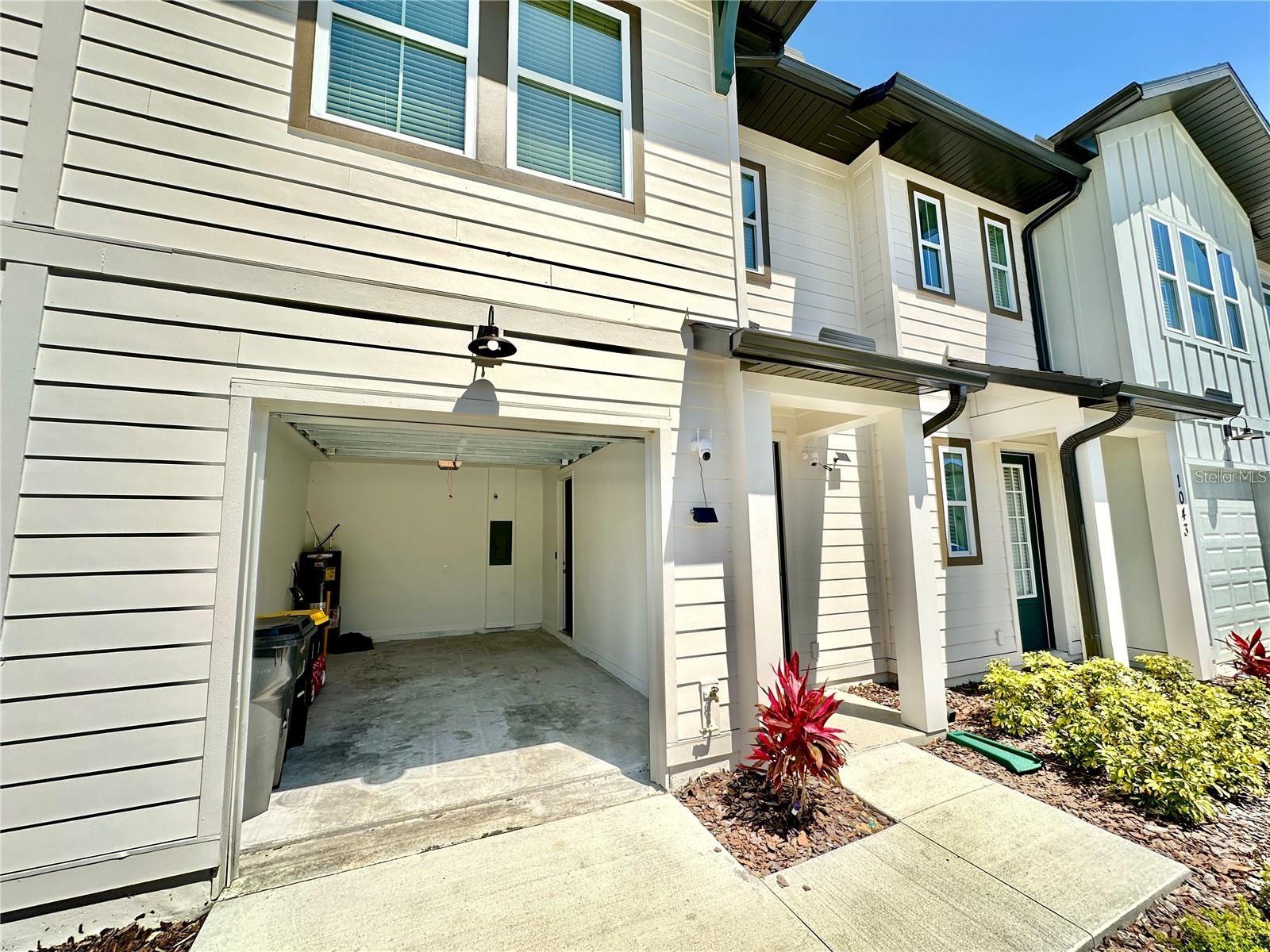 1047 Plantation Ln Property Photo 2
