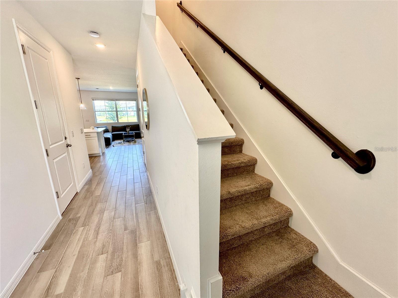 1047 Plantation Ln Property Photo 3