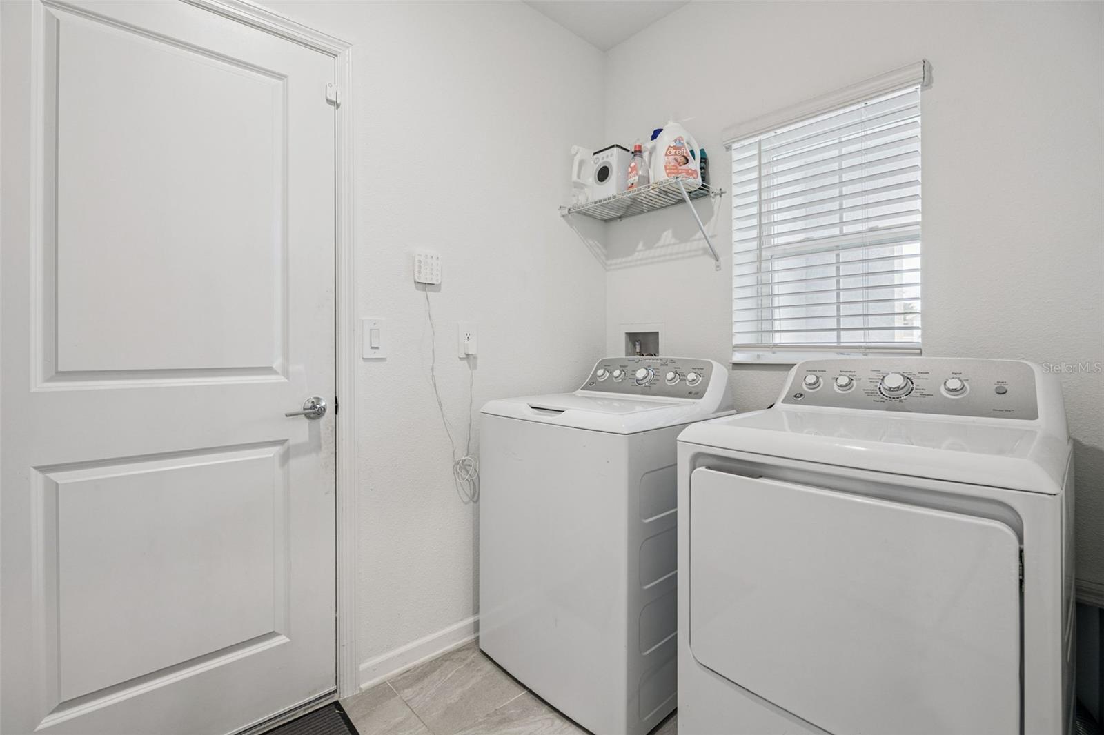 6836 Perch Hammock Loop Property Photo 27