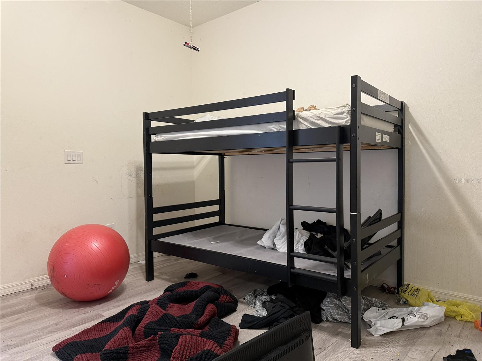 O6383928 Property Photo 16