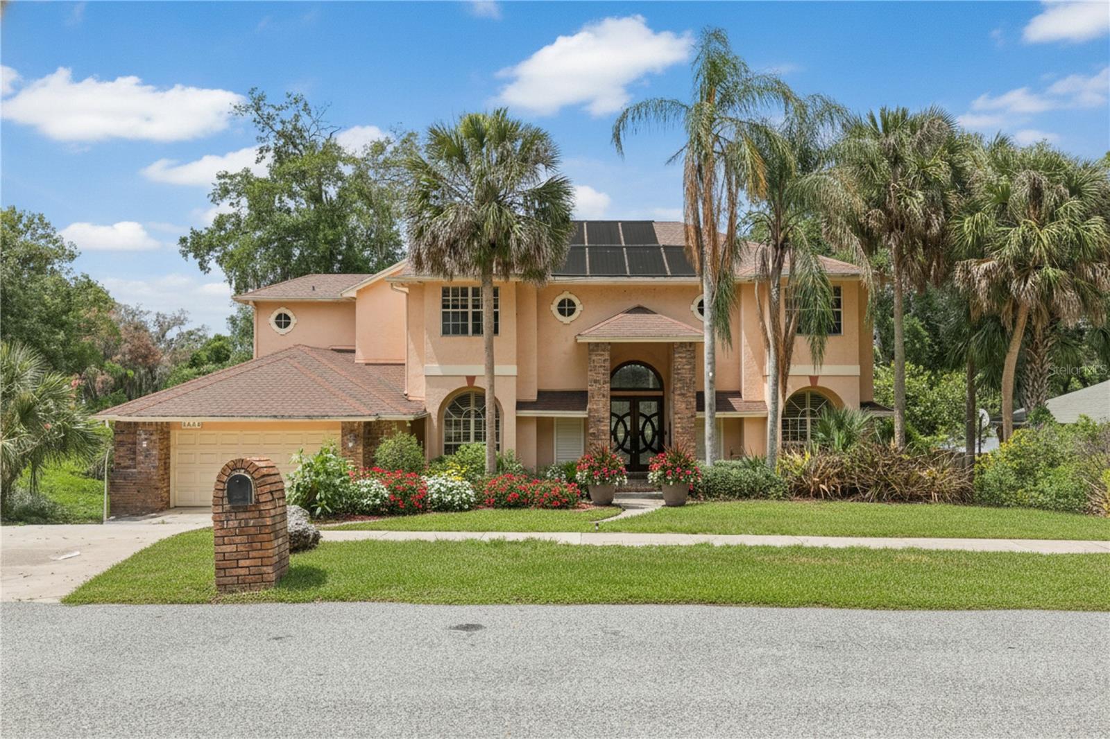 1813 HIDDEN PINE LN