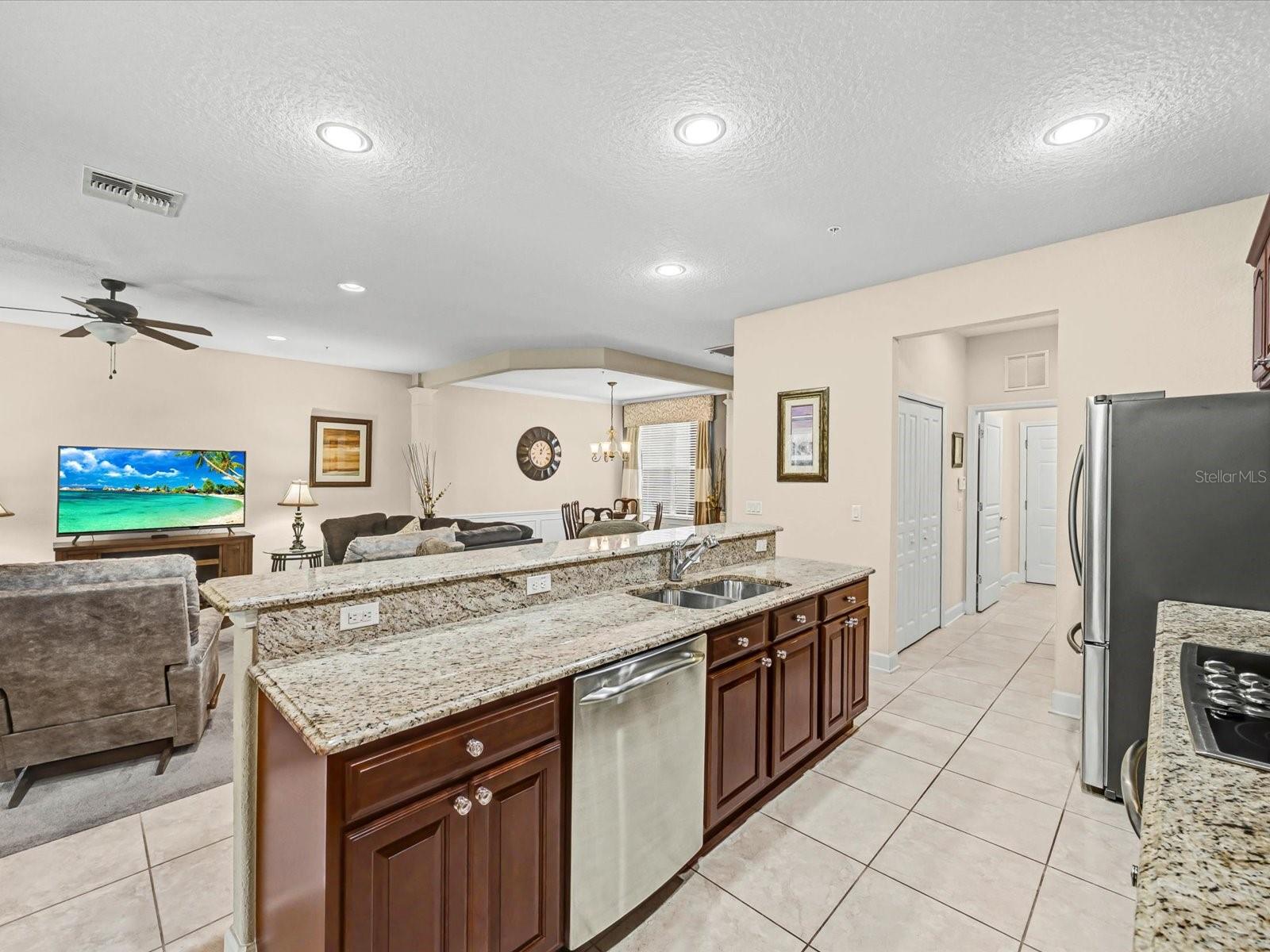 1405 Lisbon Ct Property Photo 5