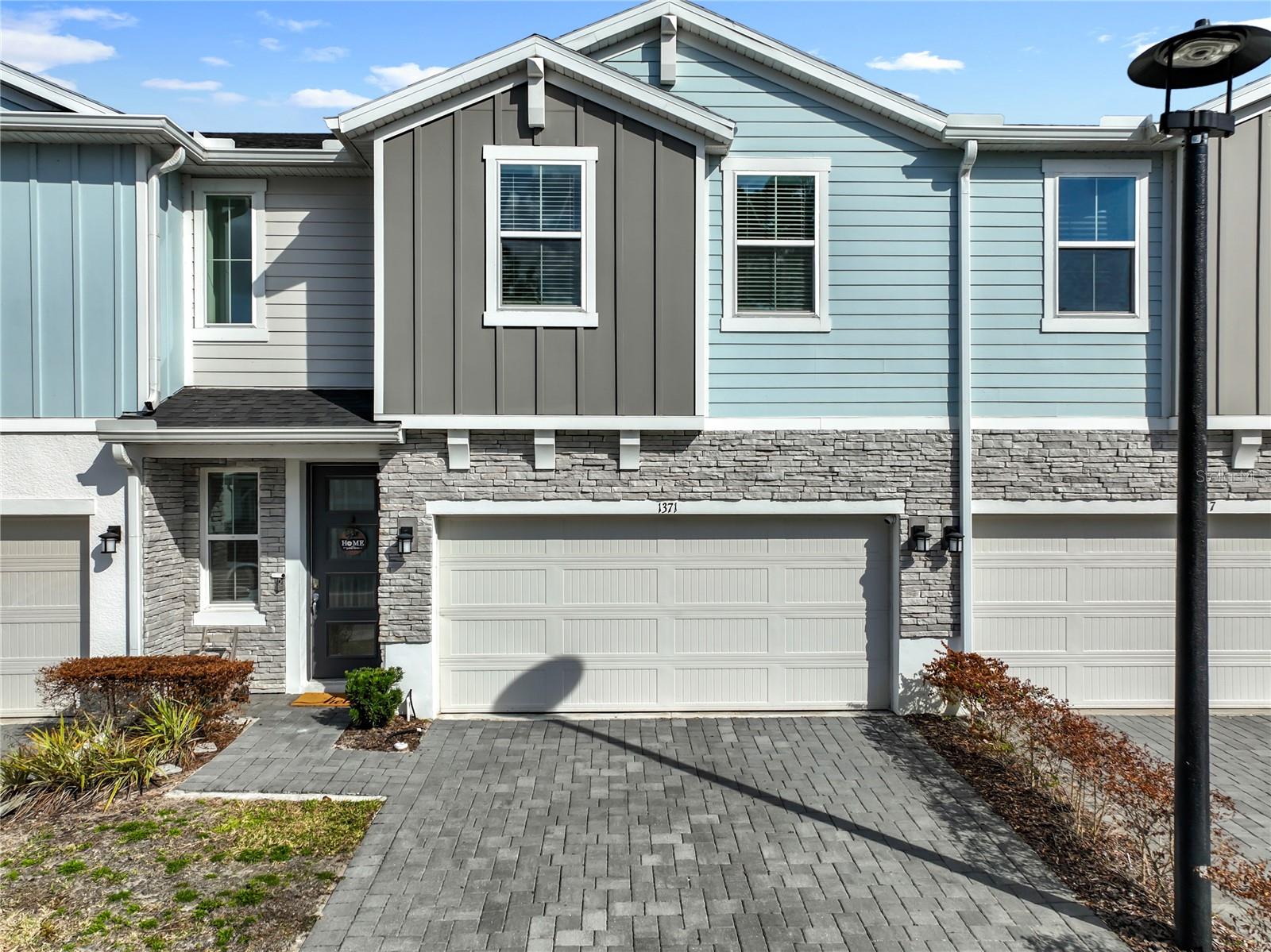 1371 CAPTIVA CV