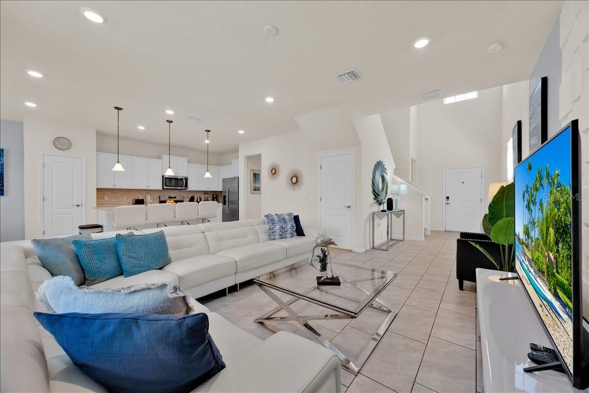 7387 Oakmoss Loop Property Photo 10