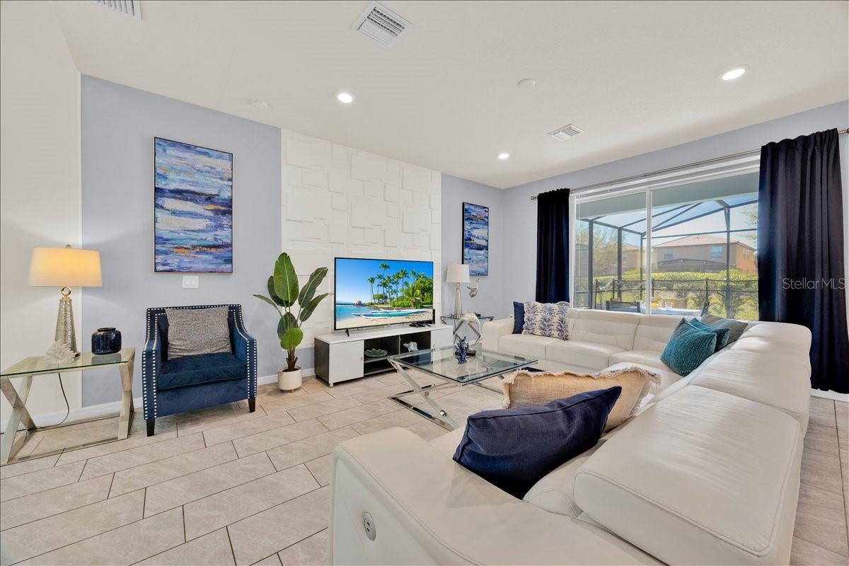 7387 Oakmoss Loop Property Photo 11