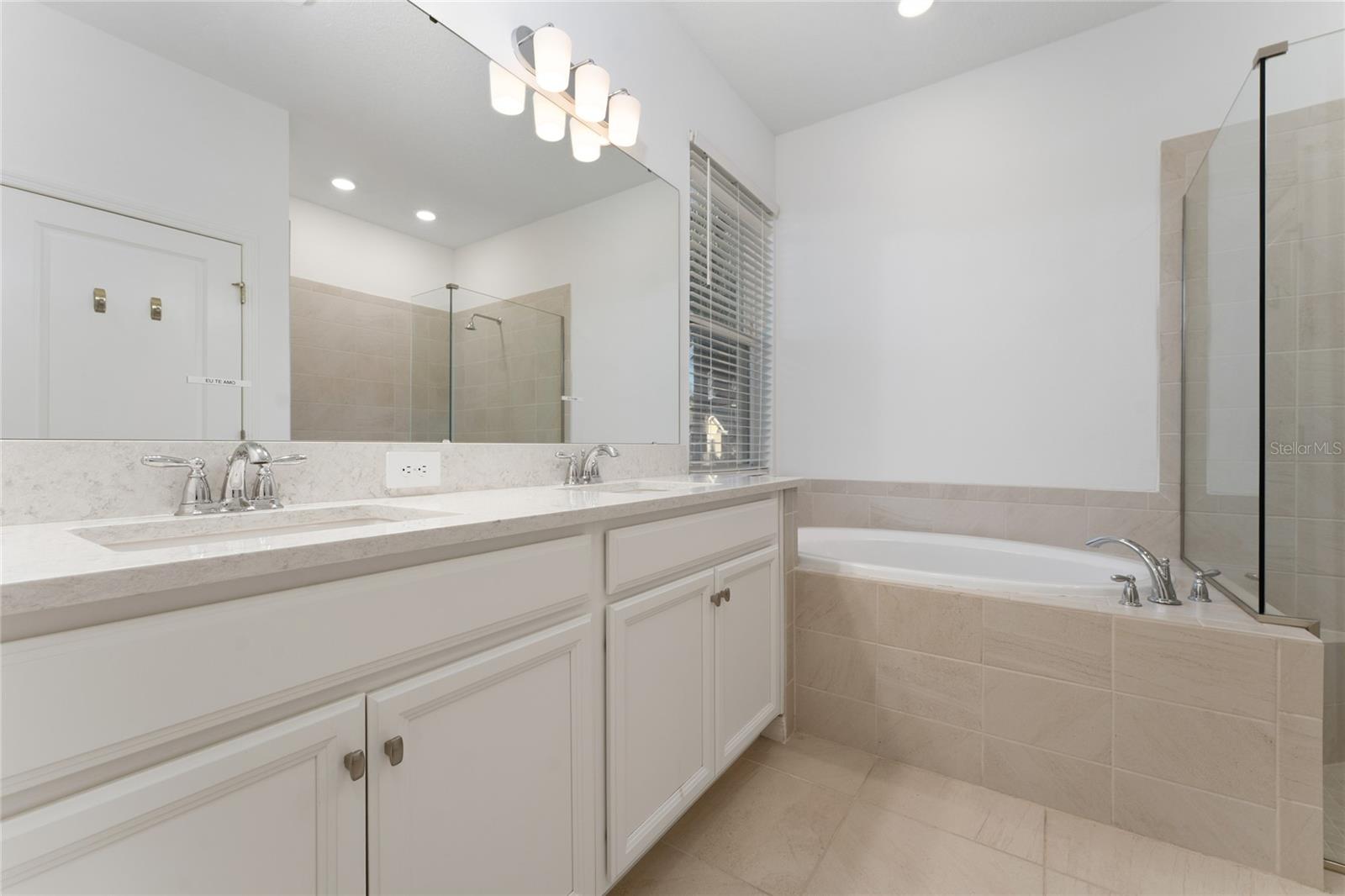 2834 High Pointe St Property Photo 15