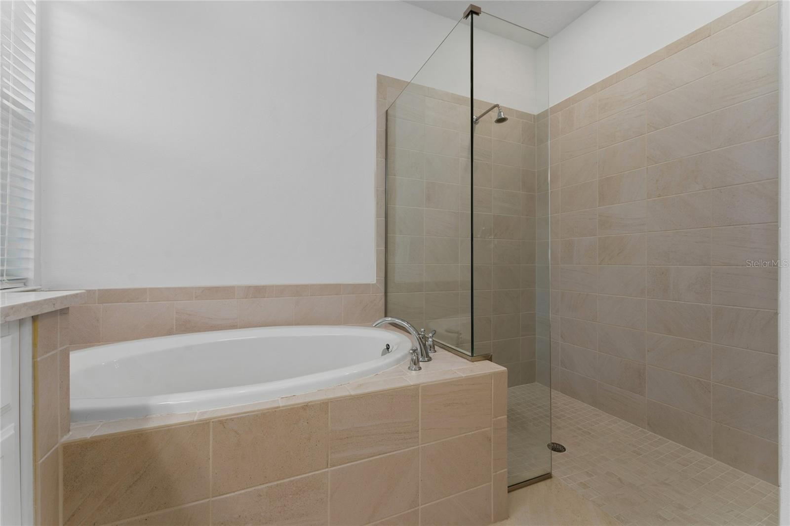2834 High Pointe St Property Photo 16