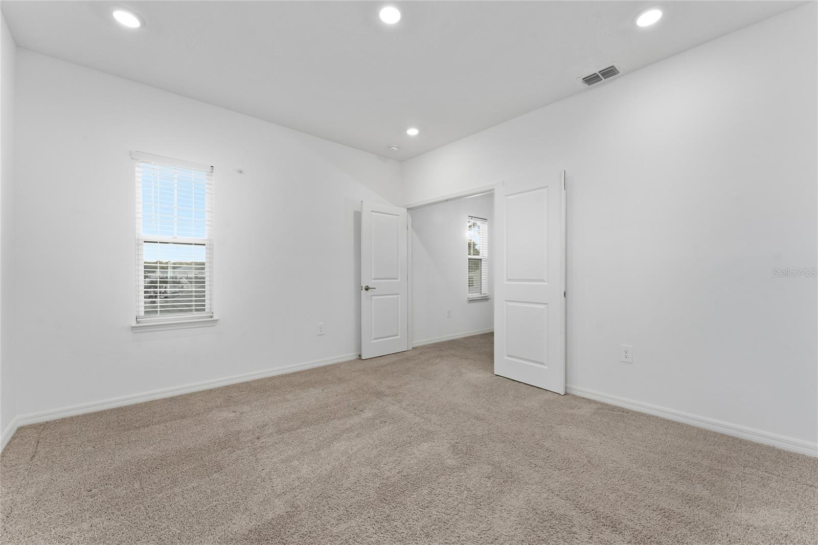 2834 High Pointe St Property Photo 20