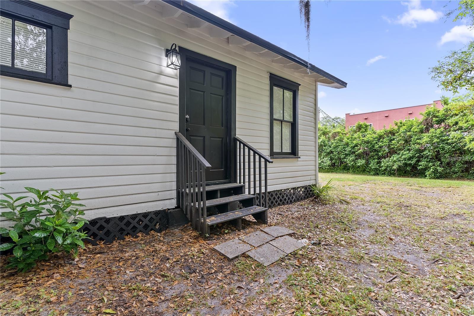 412 E Harwood St Property Photo 30