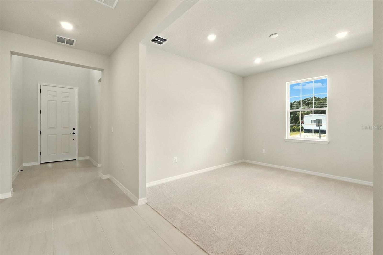 276 Summer Pine St Property Photo 4