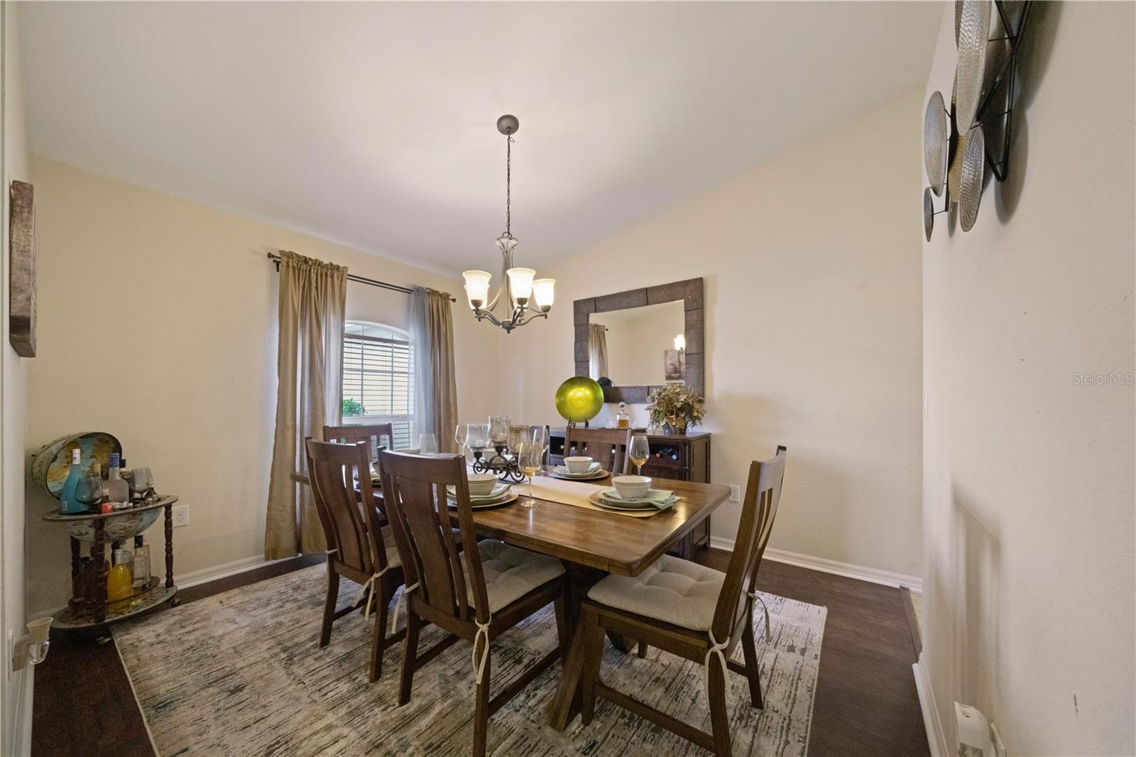 6518 Crescent Loop Property Photo 7