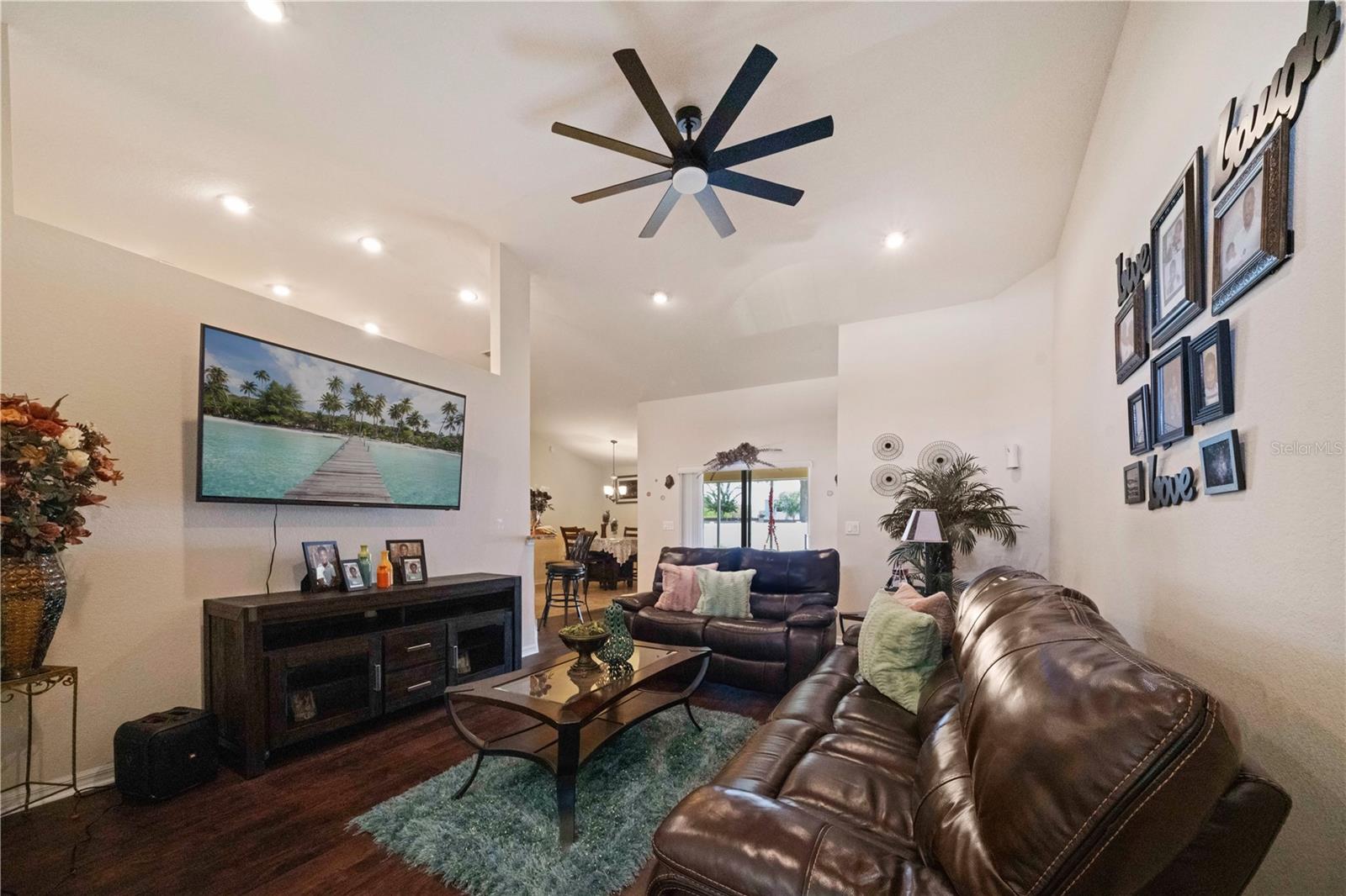 6518 Crescent Loop Property Photo 8