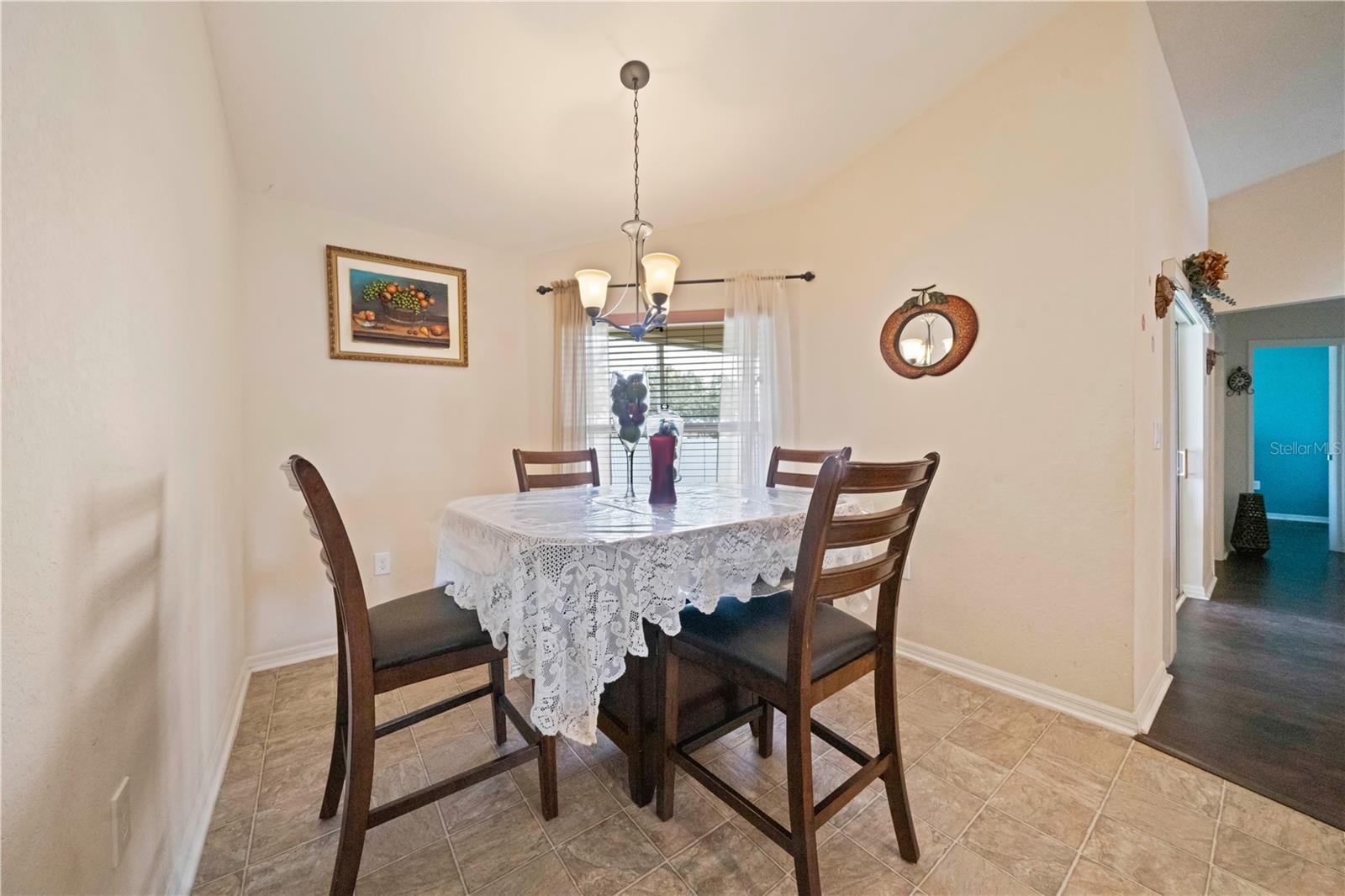 6518 Crescent Loop Property Photo 10