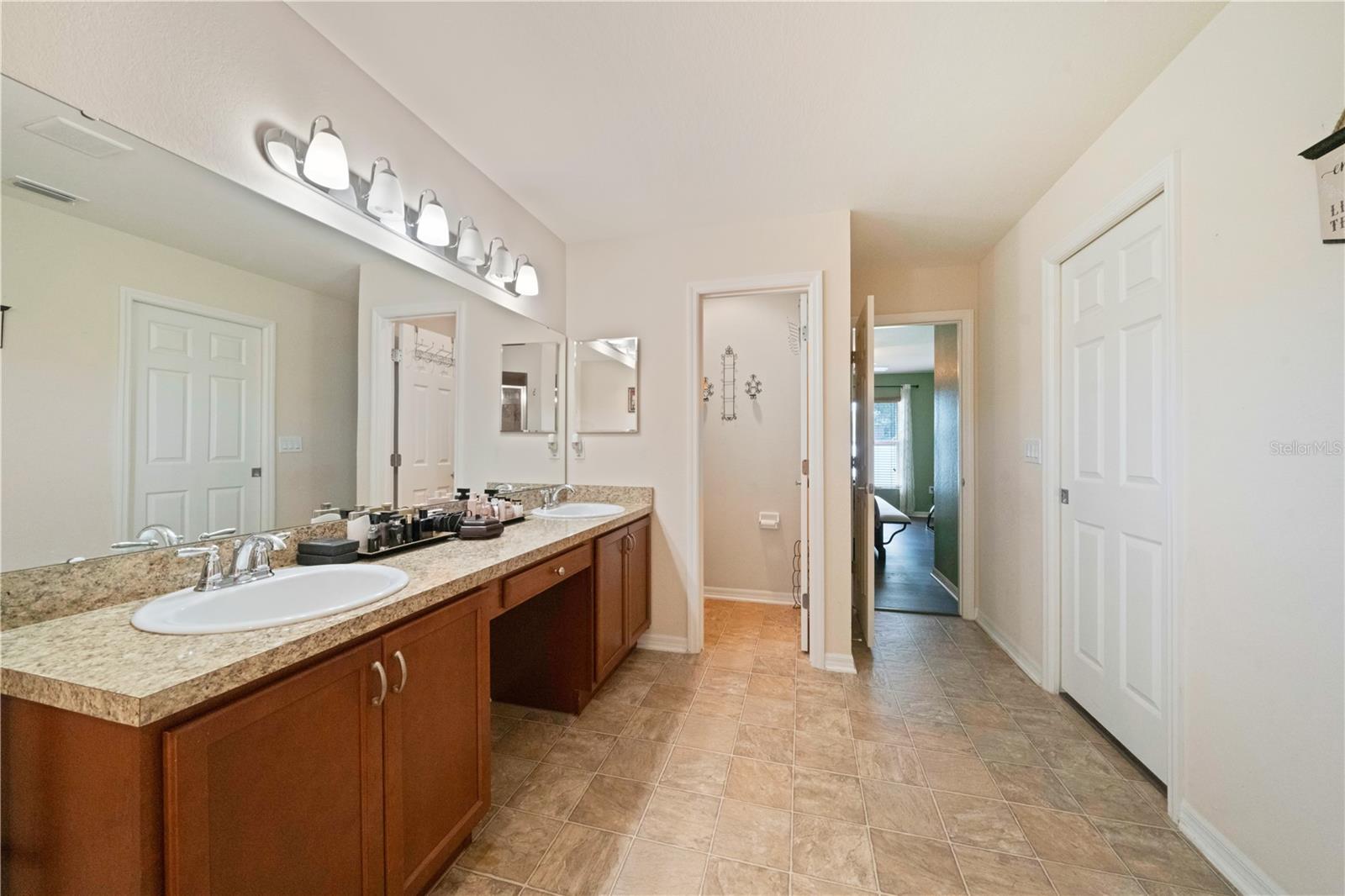 6518 Crescent Loop Property Photo 16