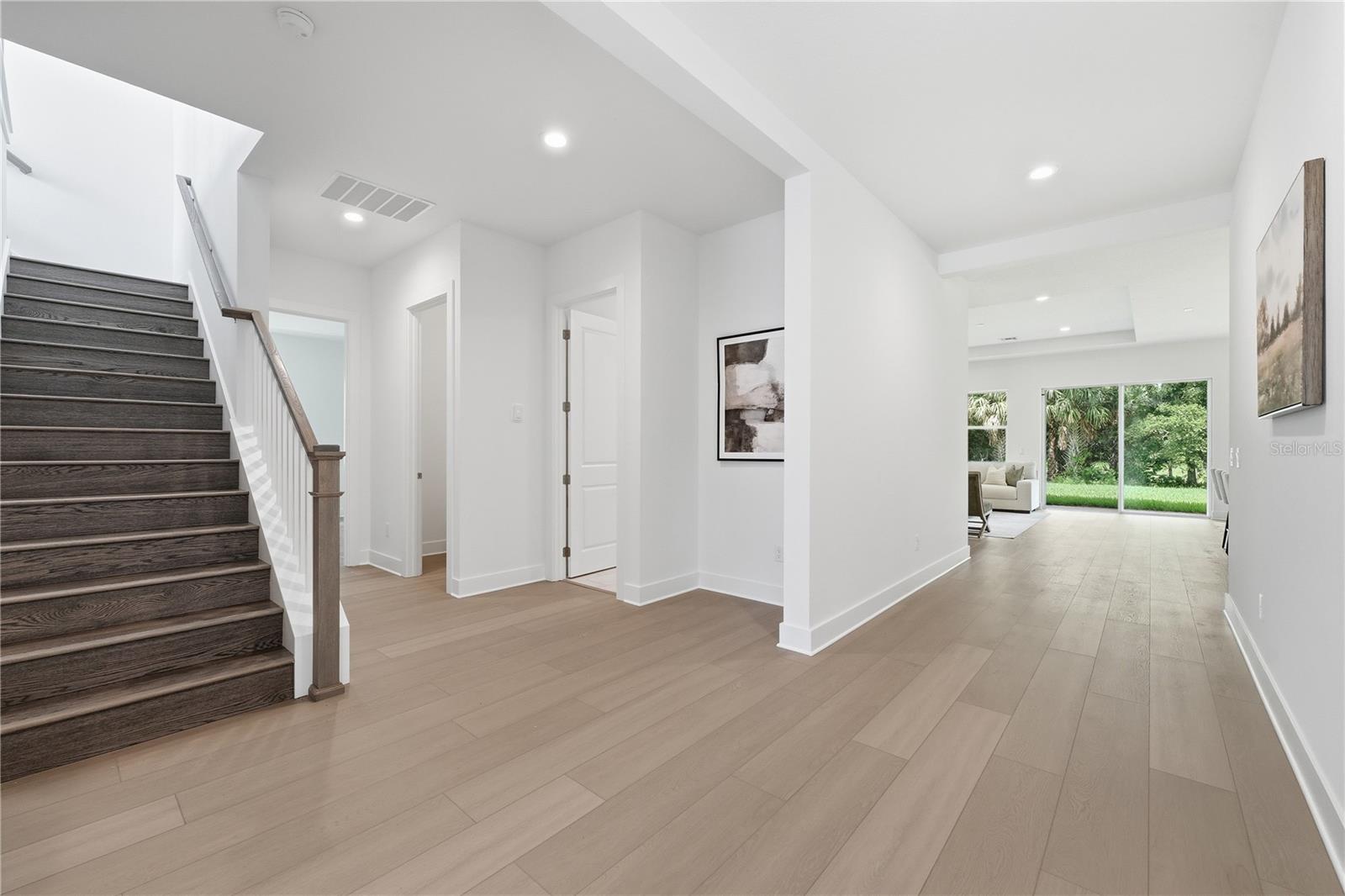 1031 Gloryland Ct Property Photo 3