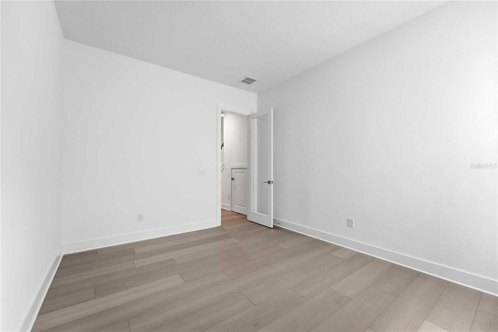 1031 Gloryland Ct Property Photo 17