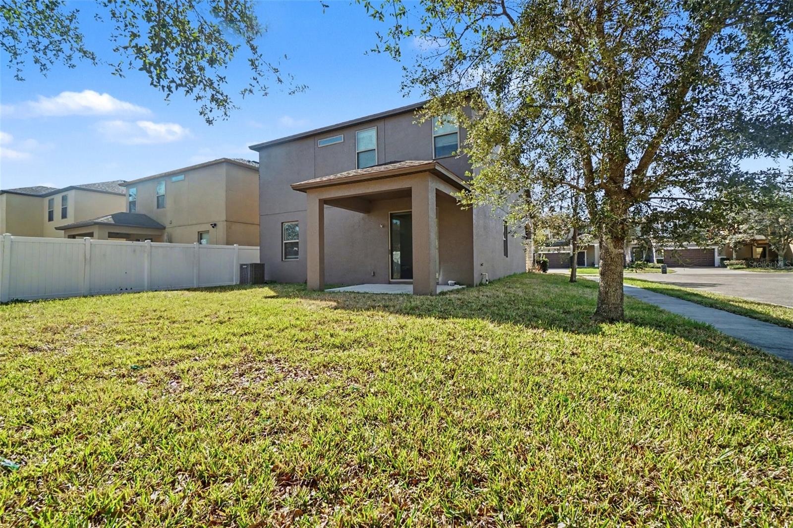 406 Capron Ash Loop Property Photo 14