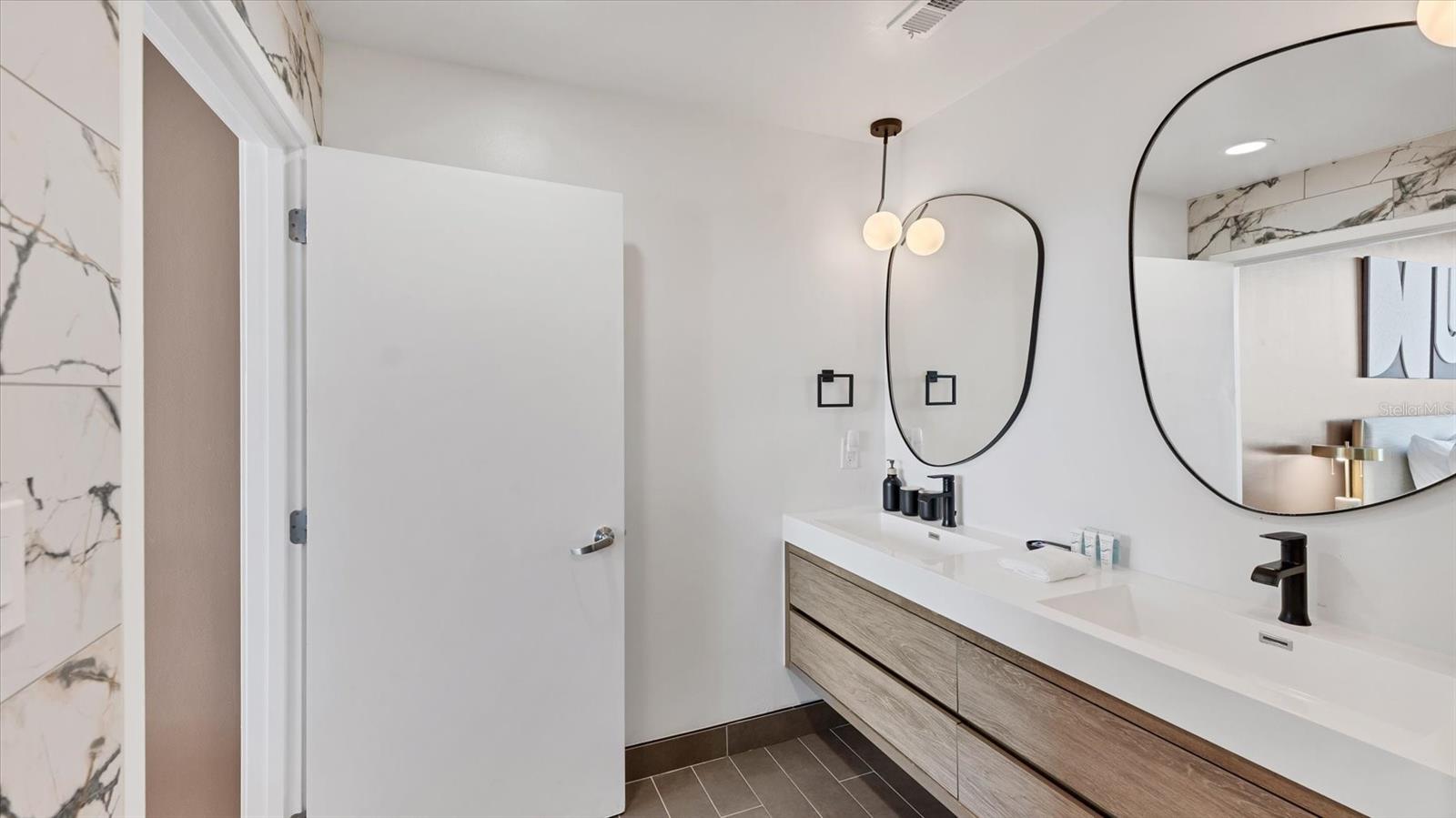 525 E Jackson St #506 Property Photo 25