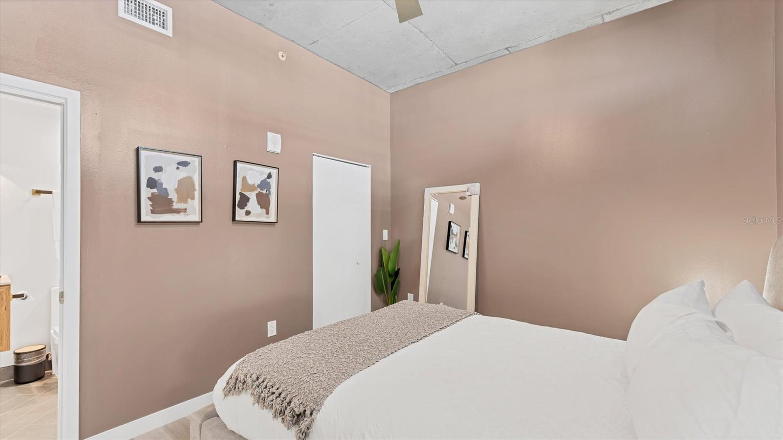 525 E Jackson St #506 Property Photo 29