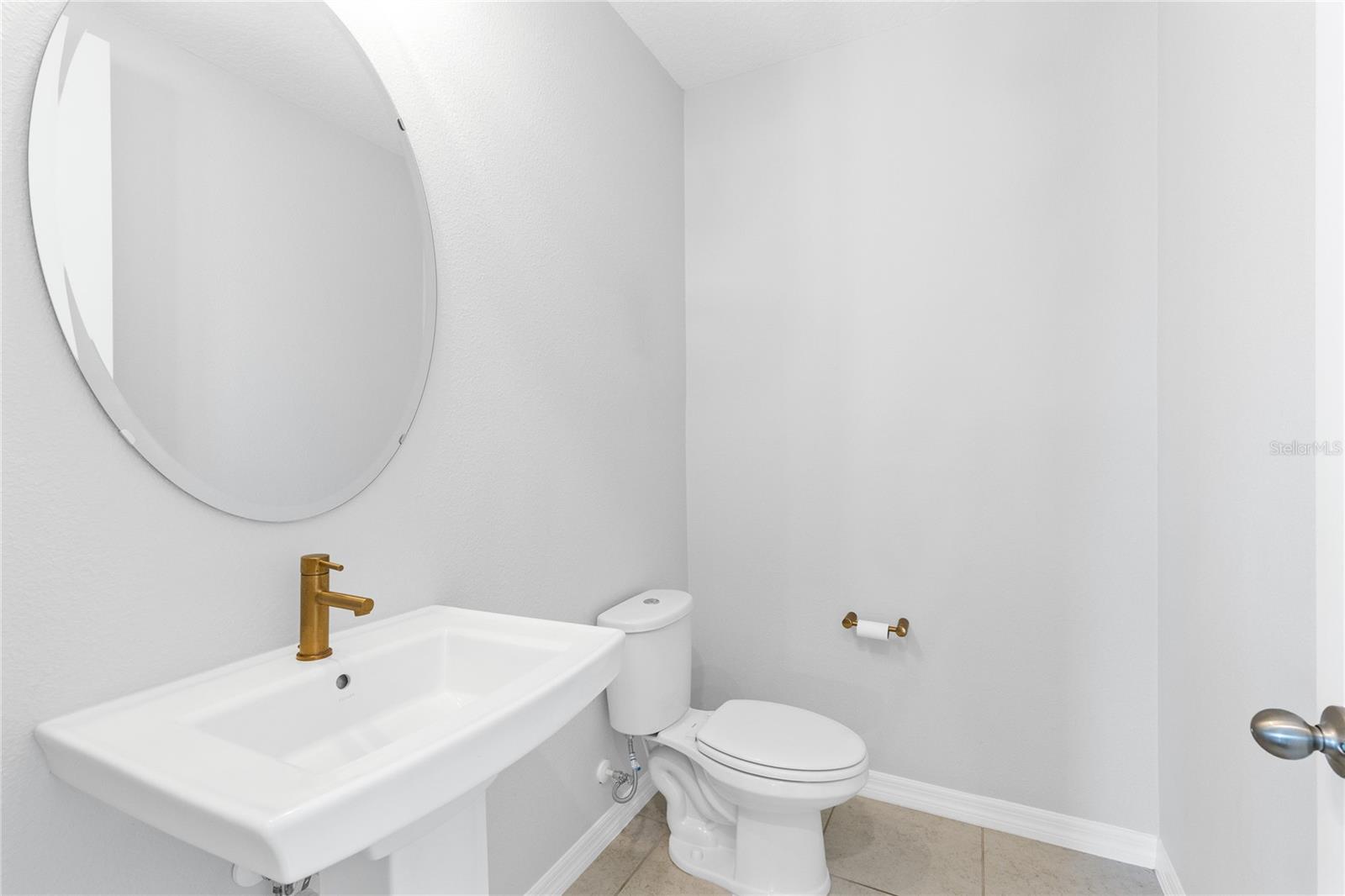12905 Gabor Ave Property Photo 11