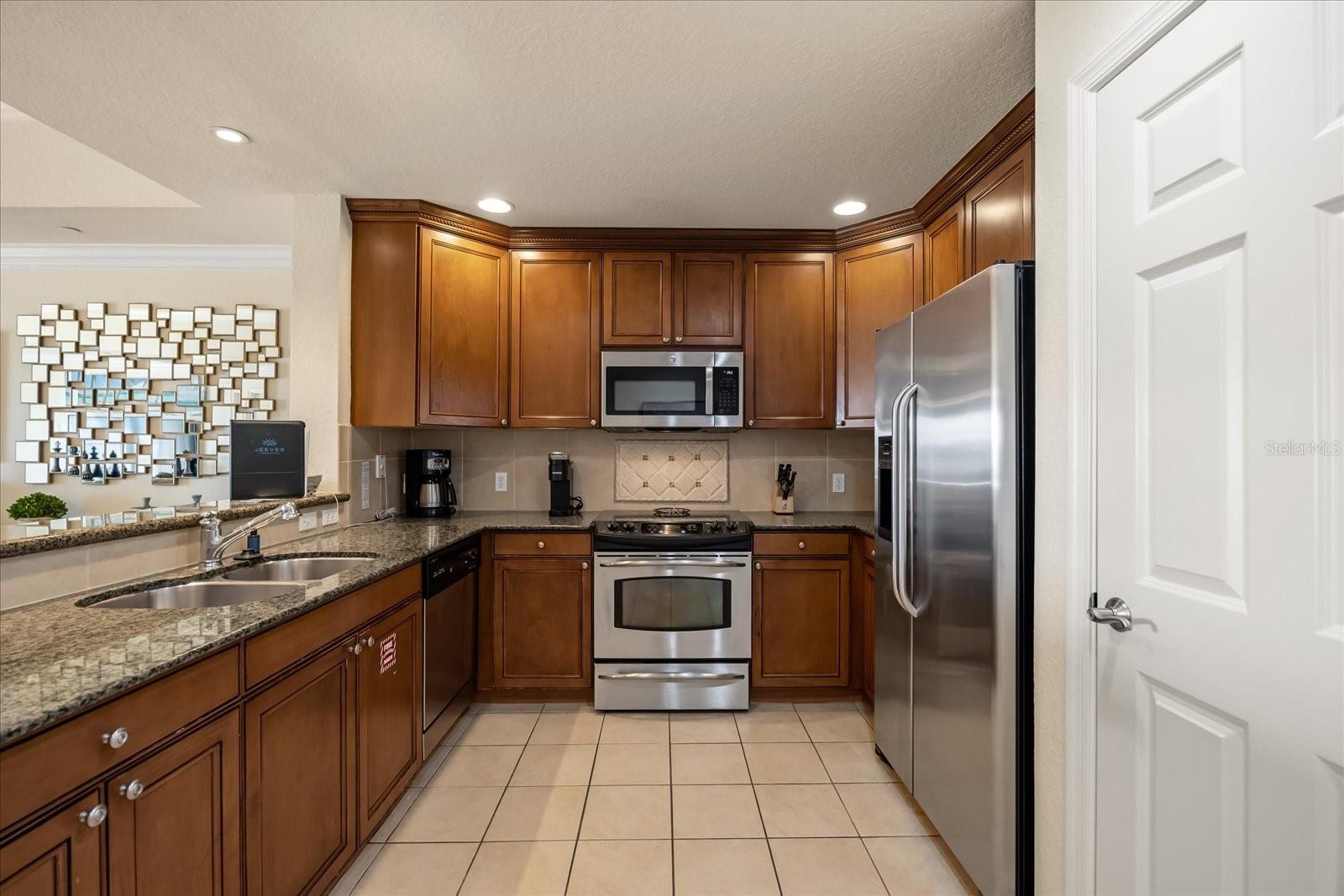 1114 Sunset View Cir #402 Property Photo 6