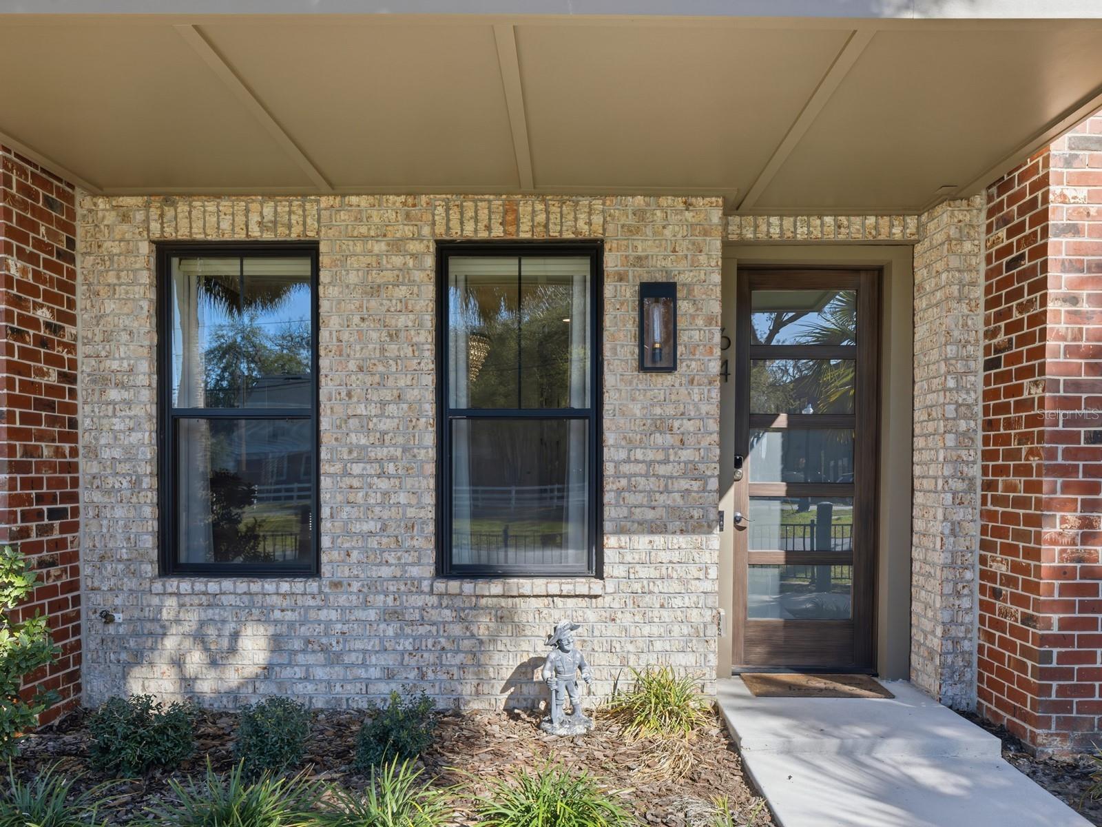 64 N Park Ave Property Photo 4